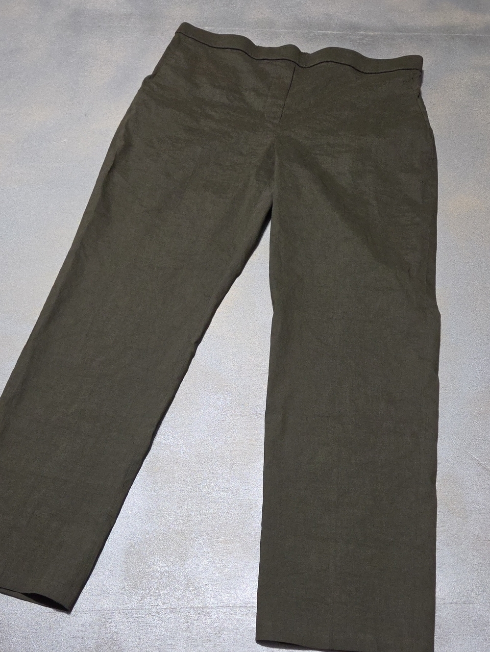 Theory Olive Cropped Straight-Leg Women's Pants Lunen Look